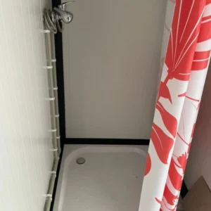 BUNGALOW AVEC SANITAIRES COMMERCIAUX, IMMEUBLE DE BUREAUX ET D'HABITATION 3×7 – Image 7