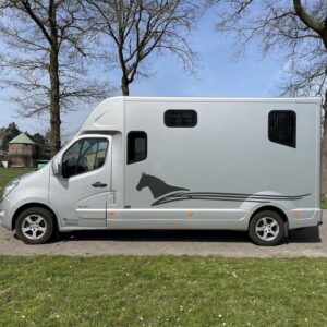 Camion 2 chevaux Renault Master 150 D – Image 2
