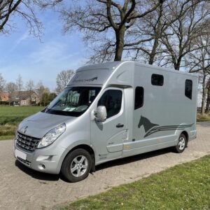 Camion 2 chevaux Renault Master 150 D – Image 1