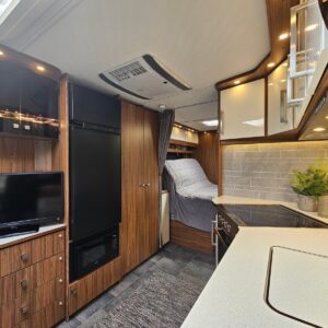 Caravane Customized Polar 730 – Image 21