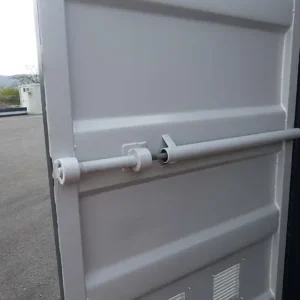 Conteneur 15 pied avec installation électrique,grilles d’aération et verrou clef – Image 8