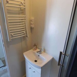 Conteneur d’habitation 3,00 x 8,00m entièrement prêt à emménager – Image 8