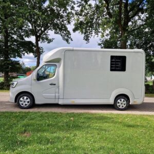 Camion 2 Chevaux Renault Master 165 Ch – Image 1