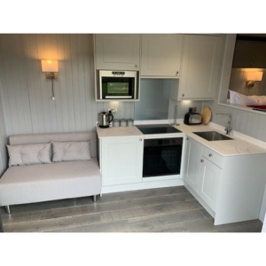 Conteneur Converti : Espace de Vie Extérieur Moderne et Élégant – Image 17